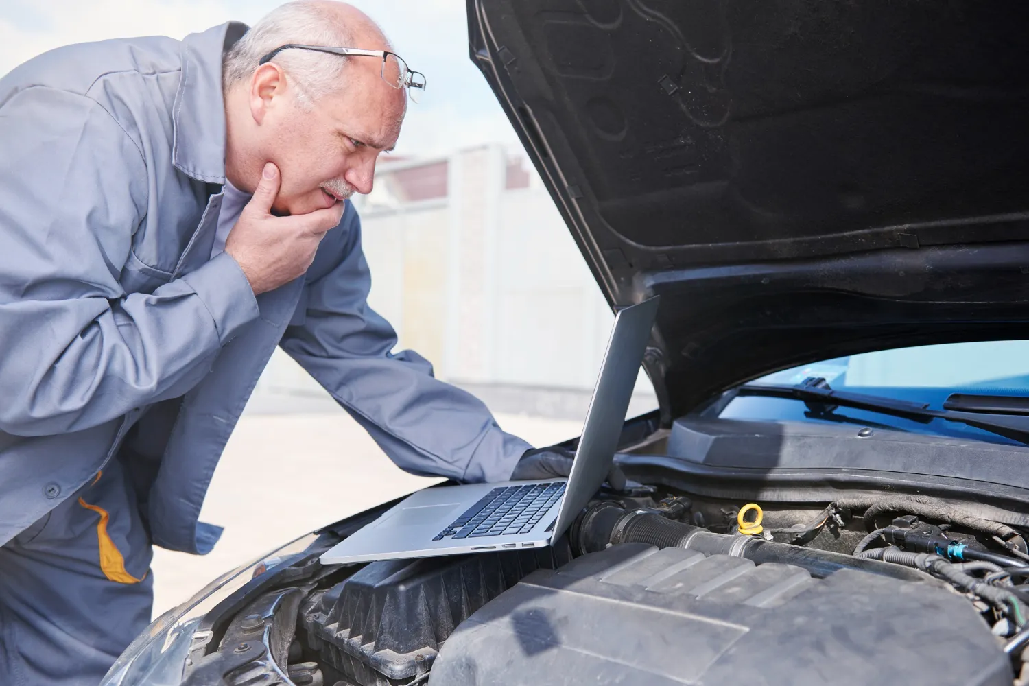 Contrôle du moteur et des éléments mécaniques d'une voiture